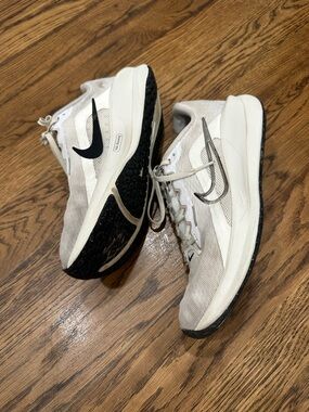Nike White and Black Mesh Running Shoes